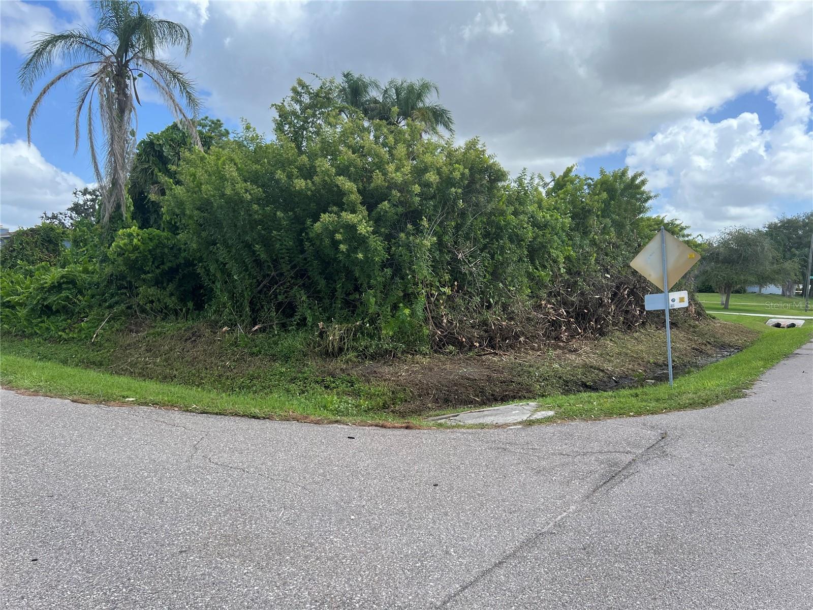 Queen Rd, Venice, FL 34293