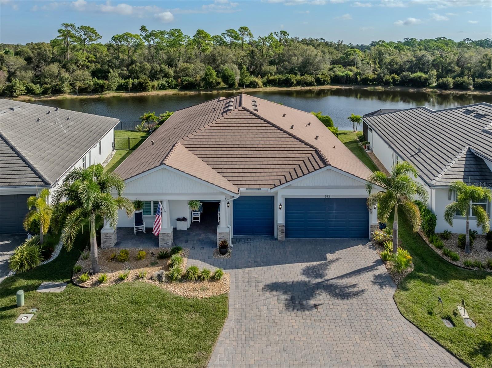 592 Mistiflower Cir, Nokomis, FL 34275