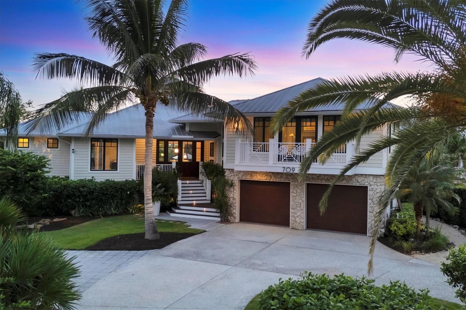 709 Eagle Point Dr, Venice, FL 34285