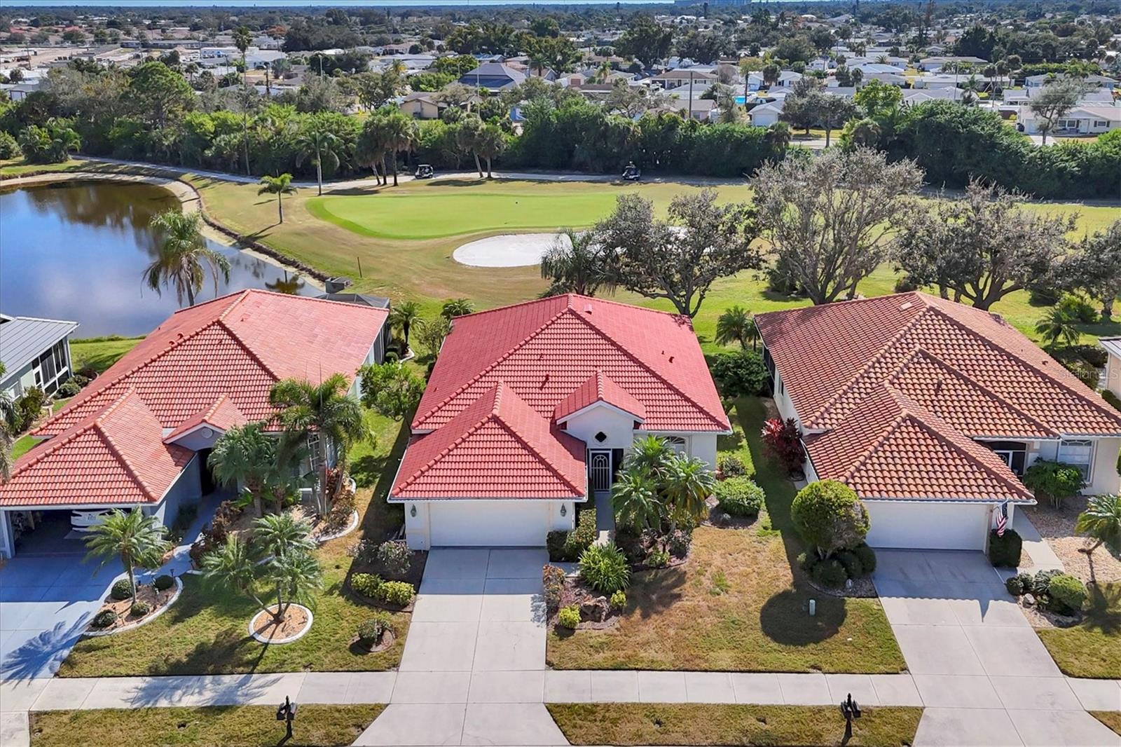 446 Pinewood Lake Dr, Venice, FL 34285