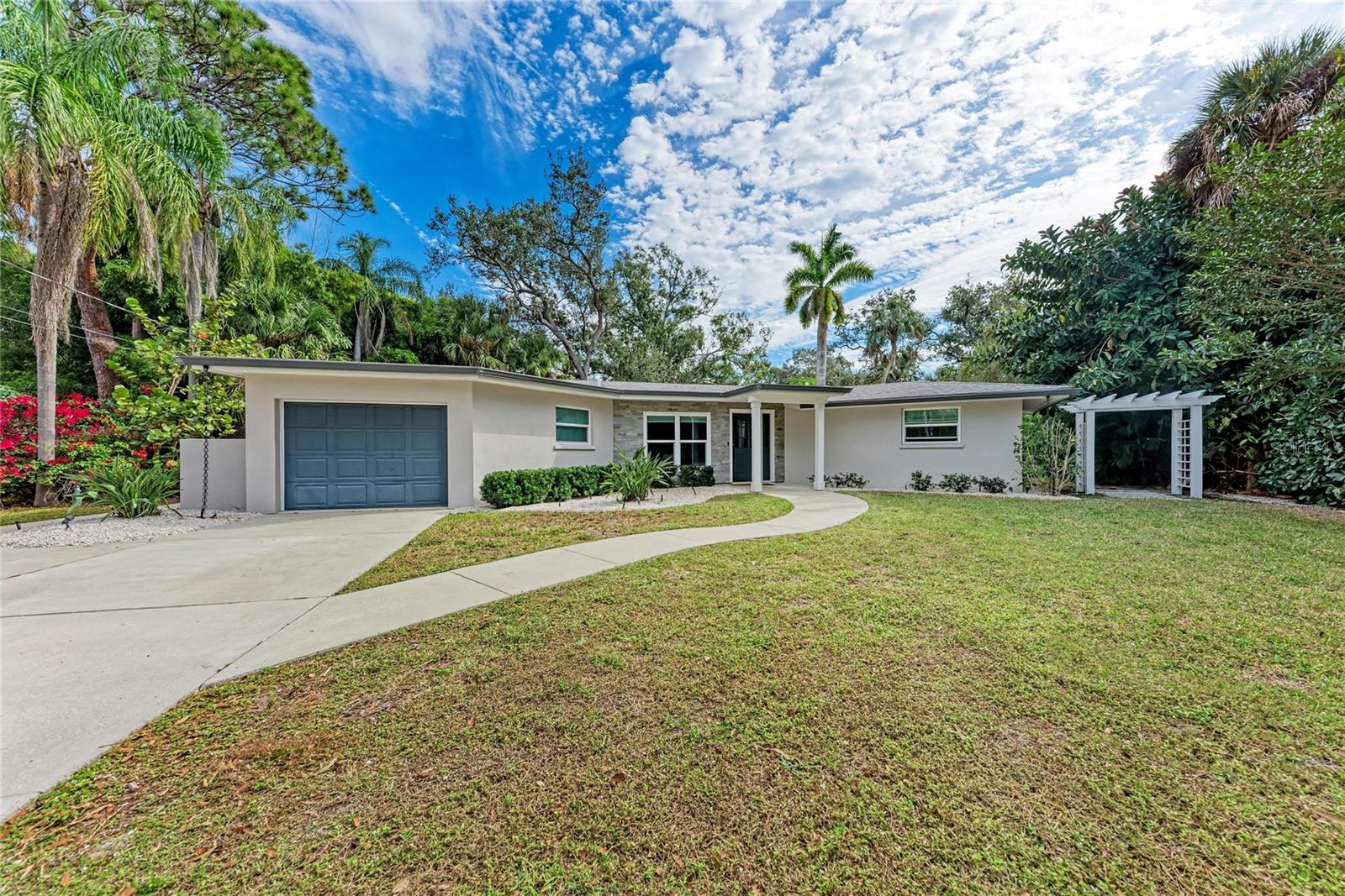 2132 Hyde Park Cir, Sarasota, FL 34239