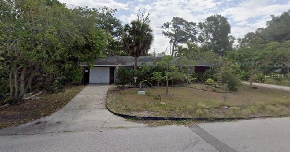 3527 Honeysuckle Dr, Sarasota, FL 34239