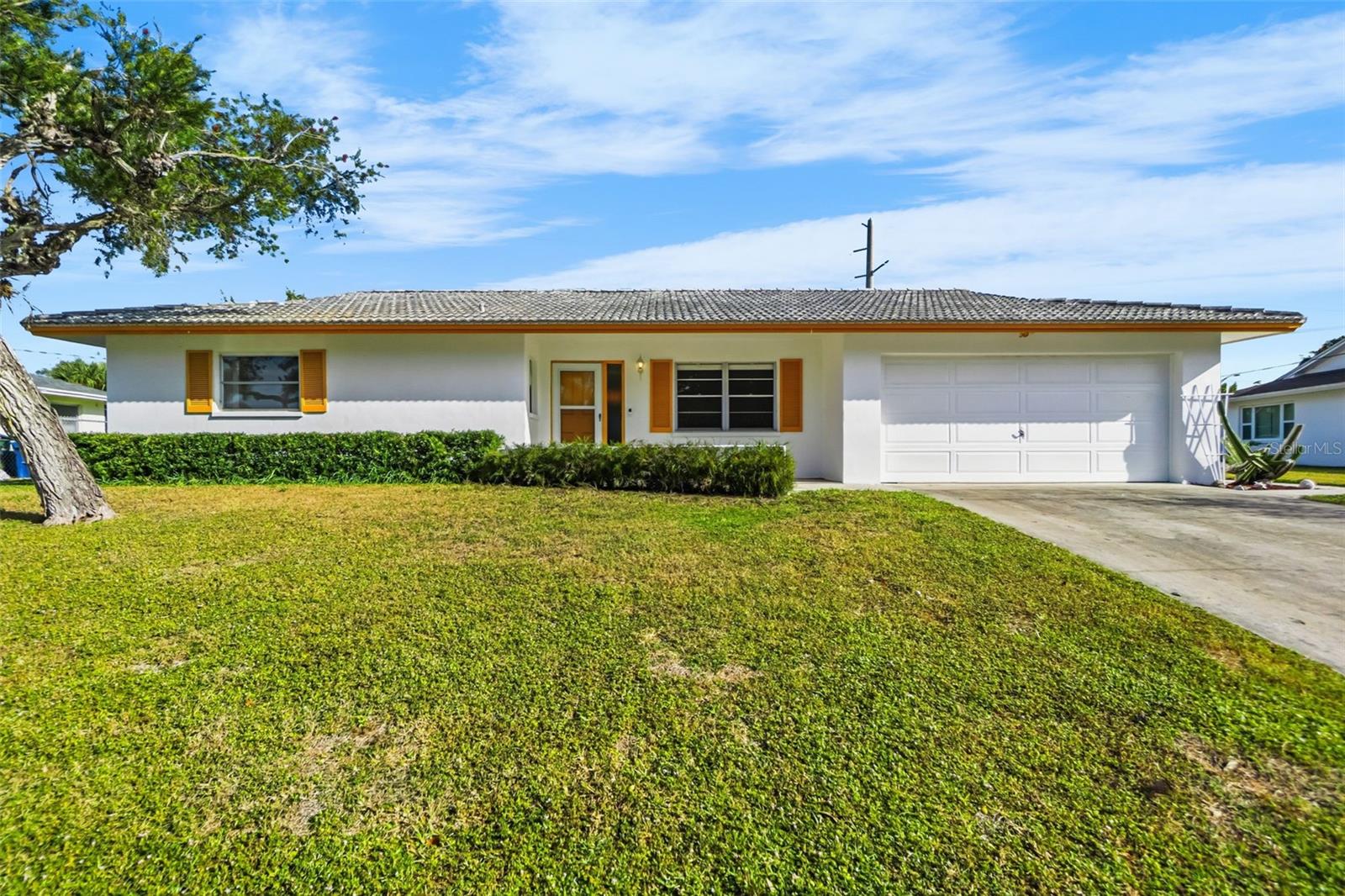 6711 Roxbury Dr, Sarasota, FL 34231