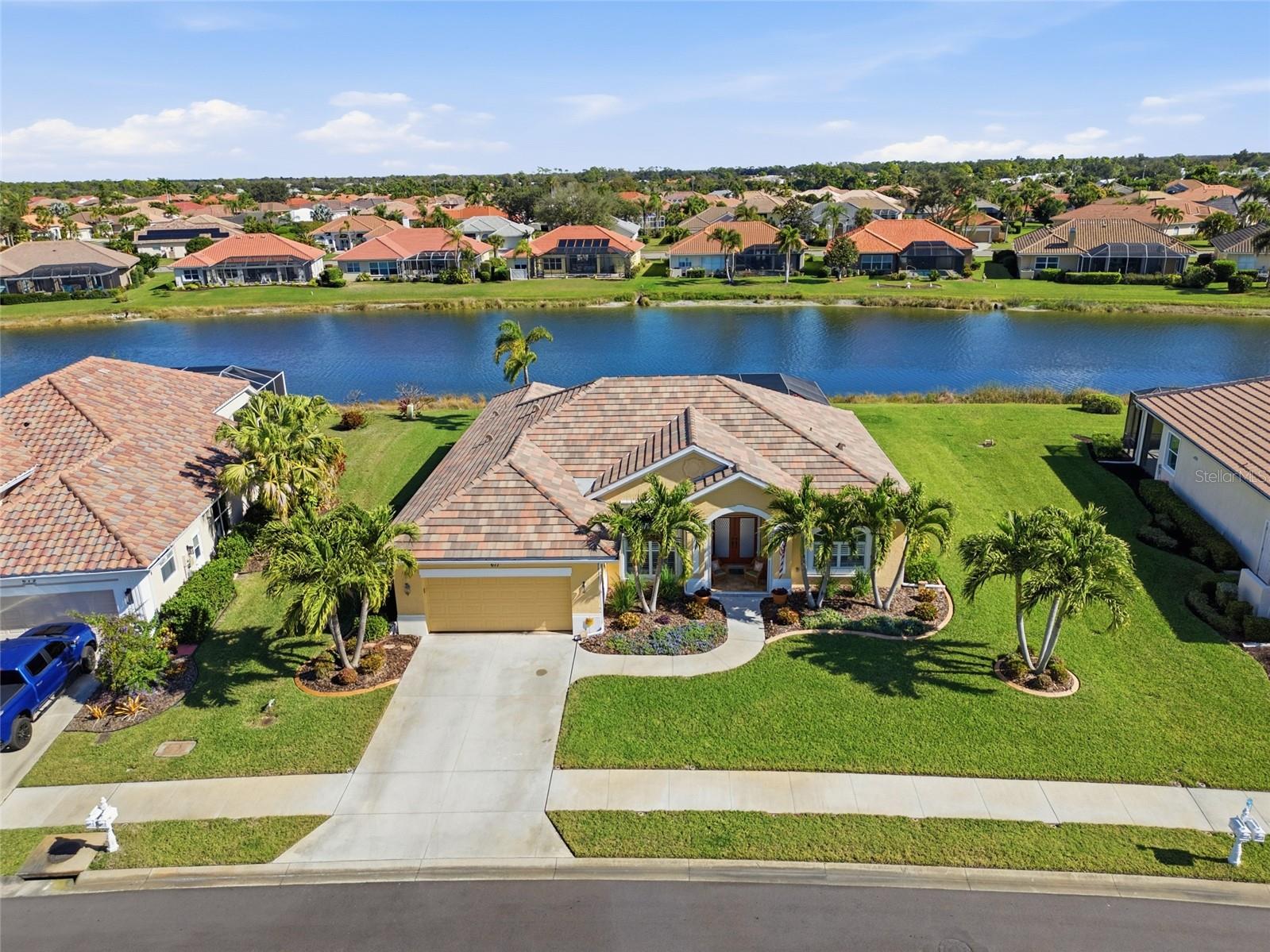 677 Lakescene Dr, Venice, FL 34293