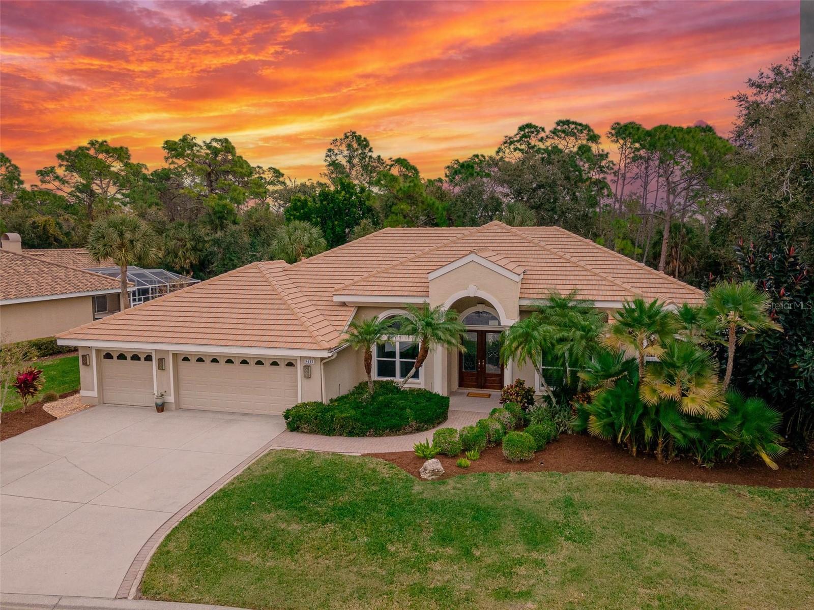 8432 Woodbriar Dr, Sarasota, FL 34238