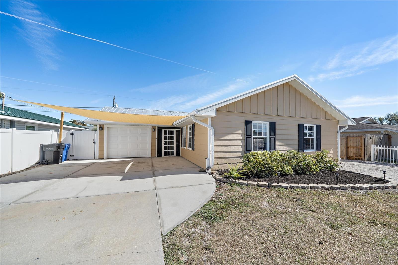 1056 Hope St, Venice, FL 34285