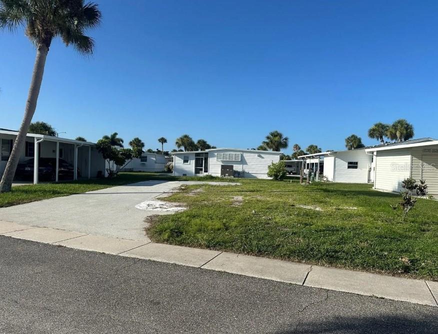 670 Delphinium Dr, Venice, FL 34293