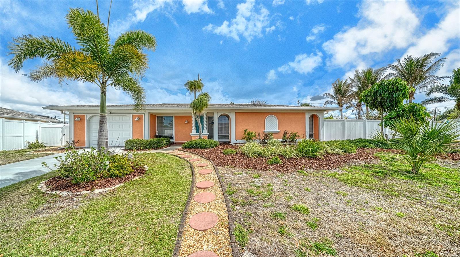 1514 Pamela St, Nokomis, FL 34275