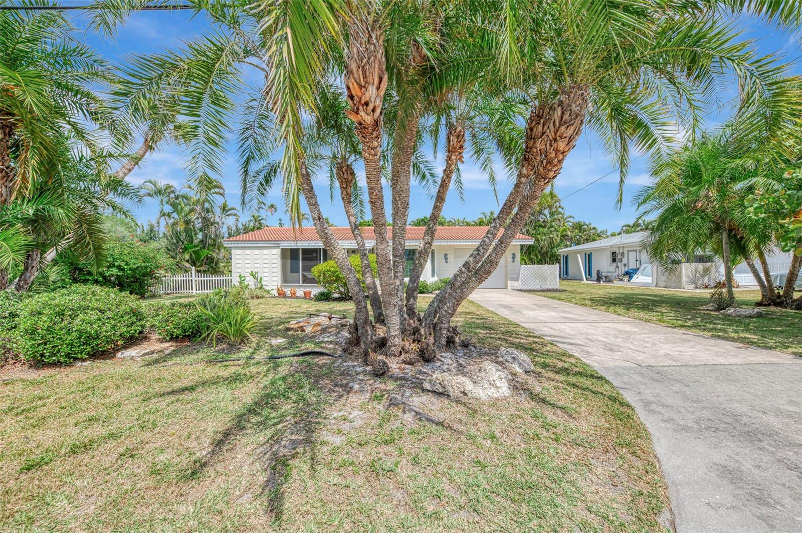 201 Lyons Bay Rd, Nokomis, FL 34275