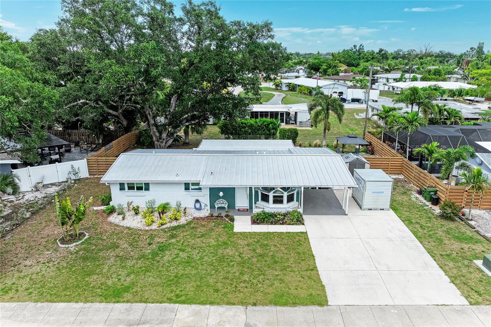 2317 S Tuttle Ave, Sarasota, FL 34239