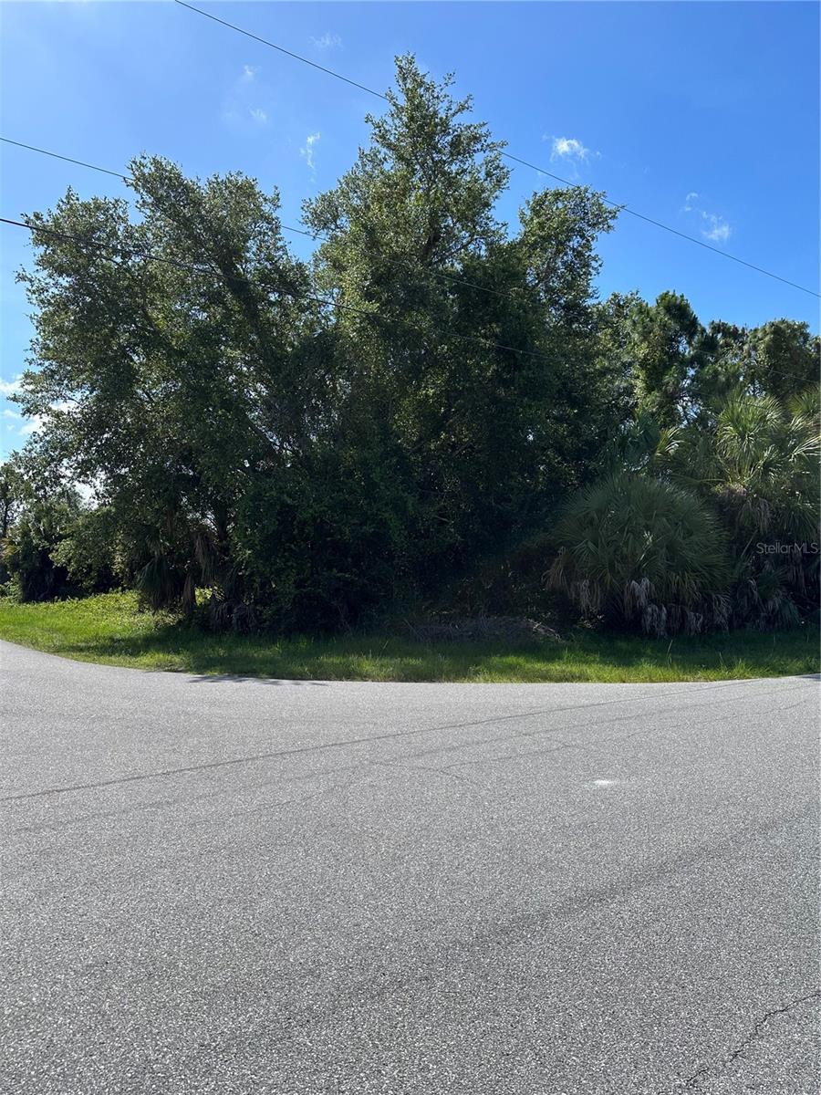 Clovelon St, North Port, FL 34291