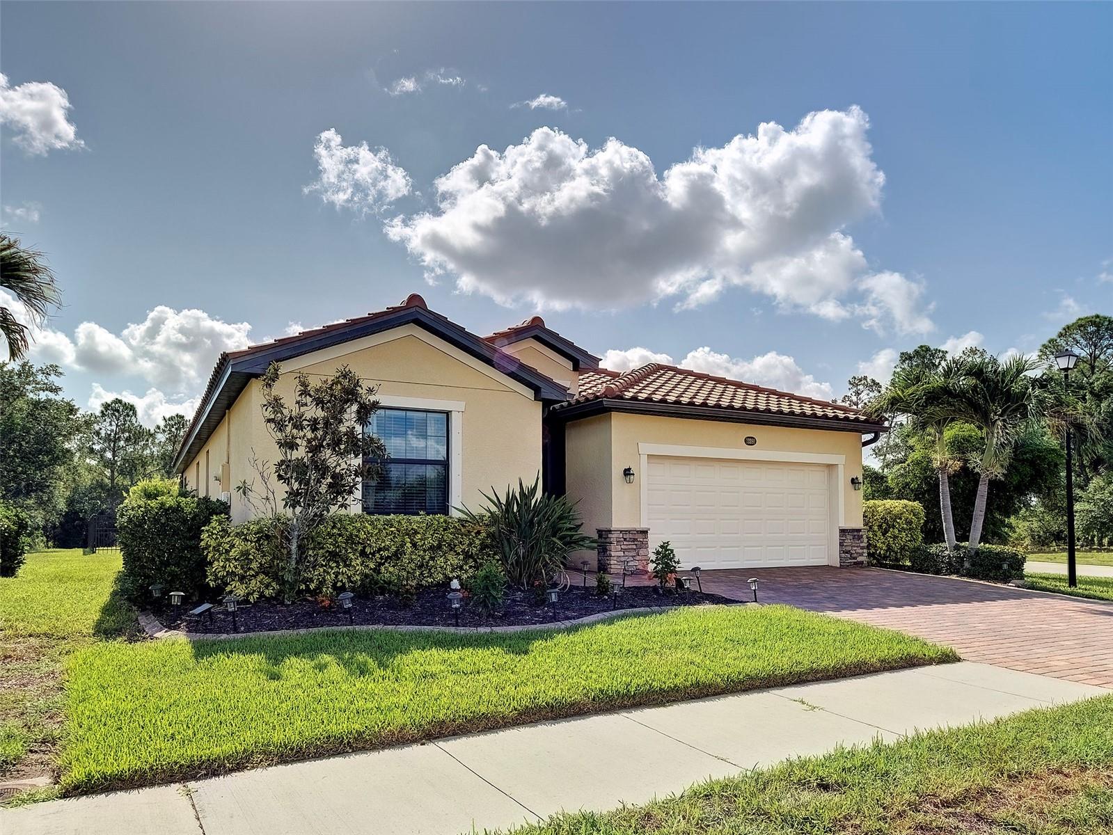 12390 Cinqueterre Dr, Venice, FL 34293