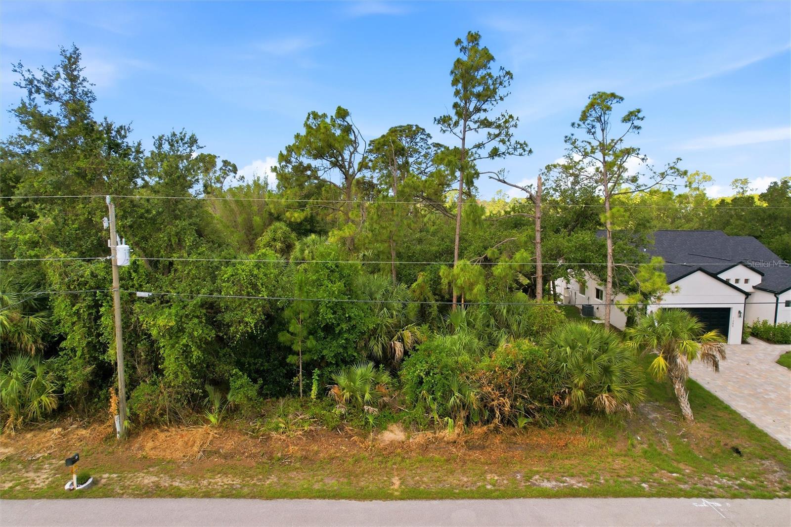 Oregon Ln, North Port, FL 34286