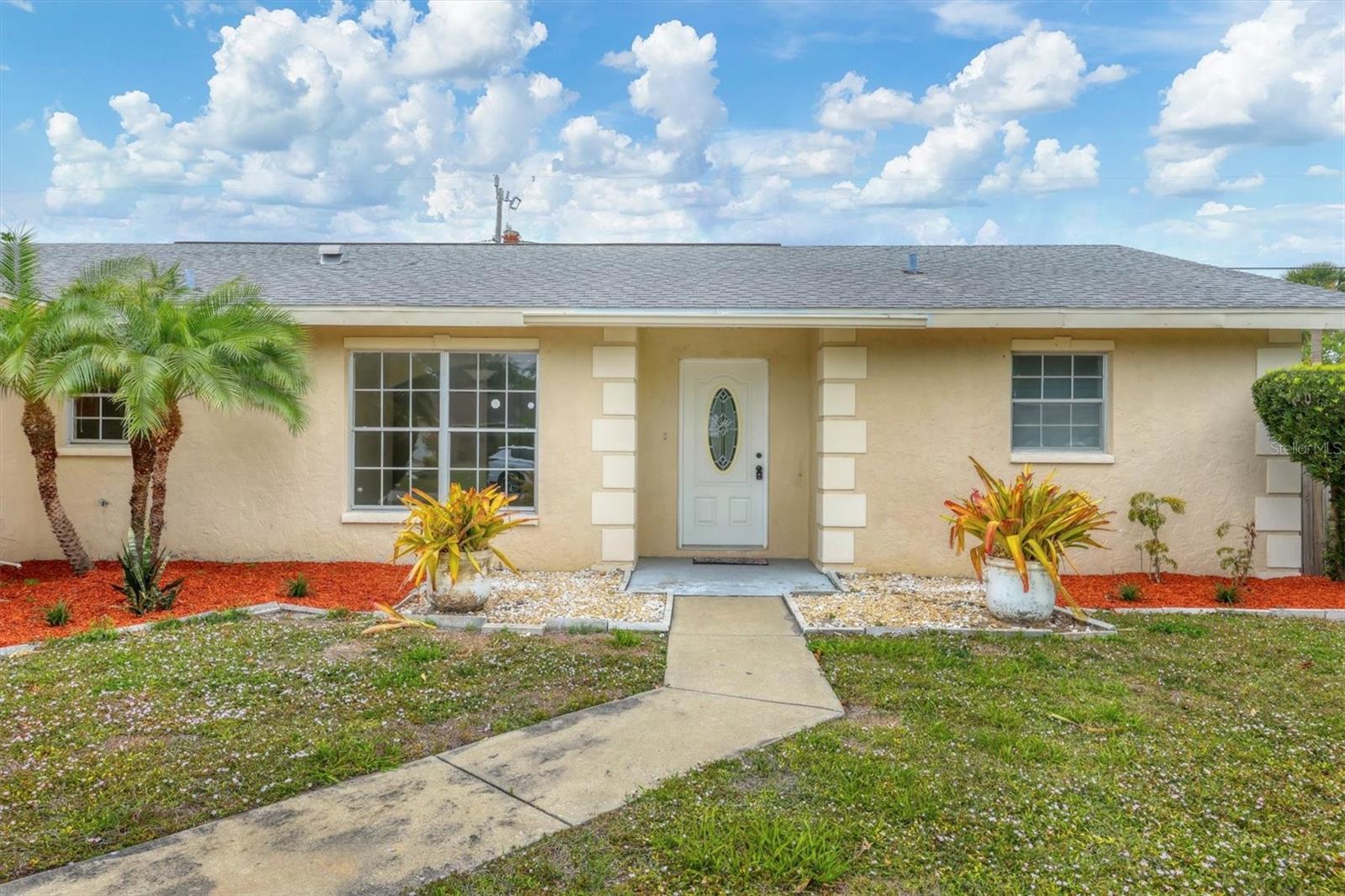 3803 Pin Oaks St, Sarasota, FL 34232