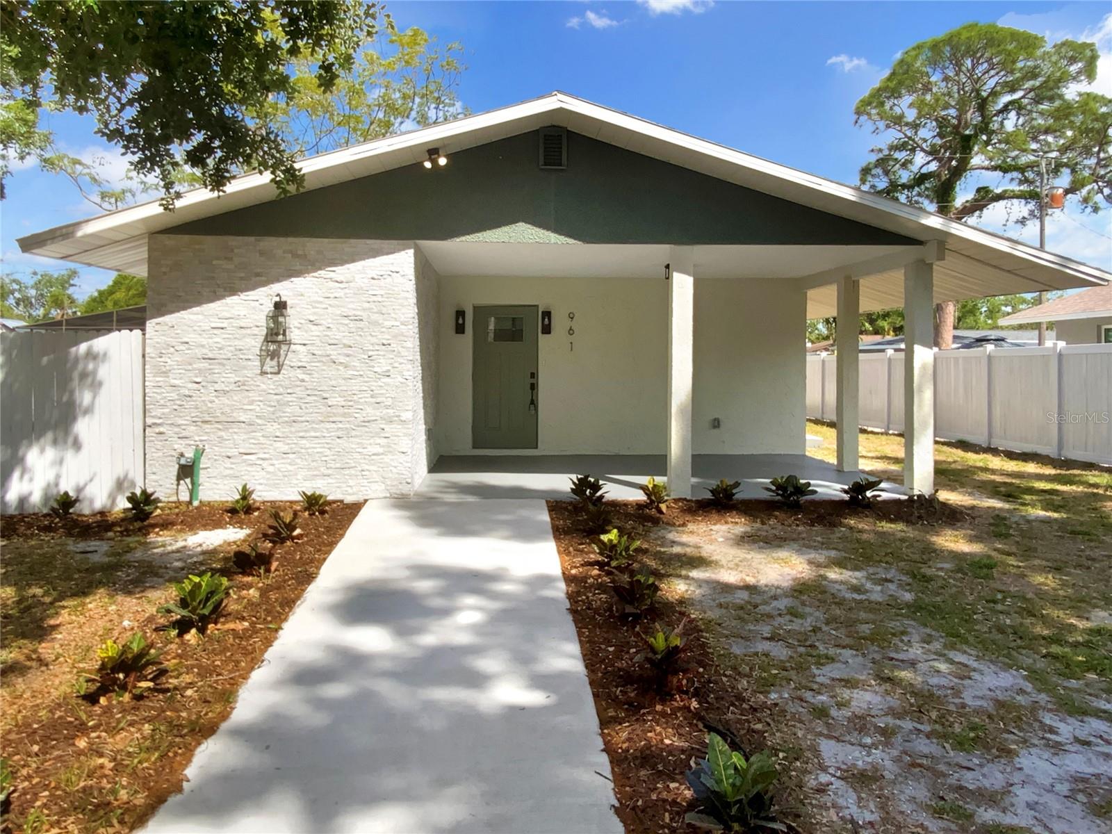 961 Charlotte Ave, Sarasota, FL 34237