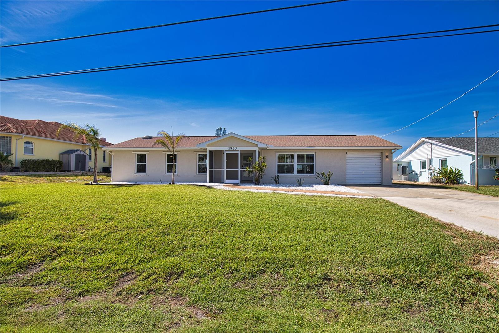 1933 Oregon Trl, Englewood, FL 34224