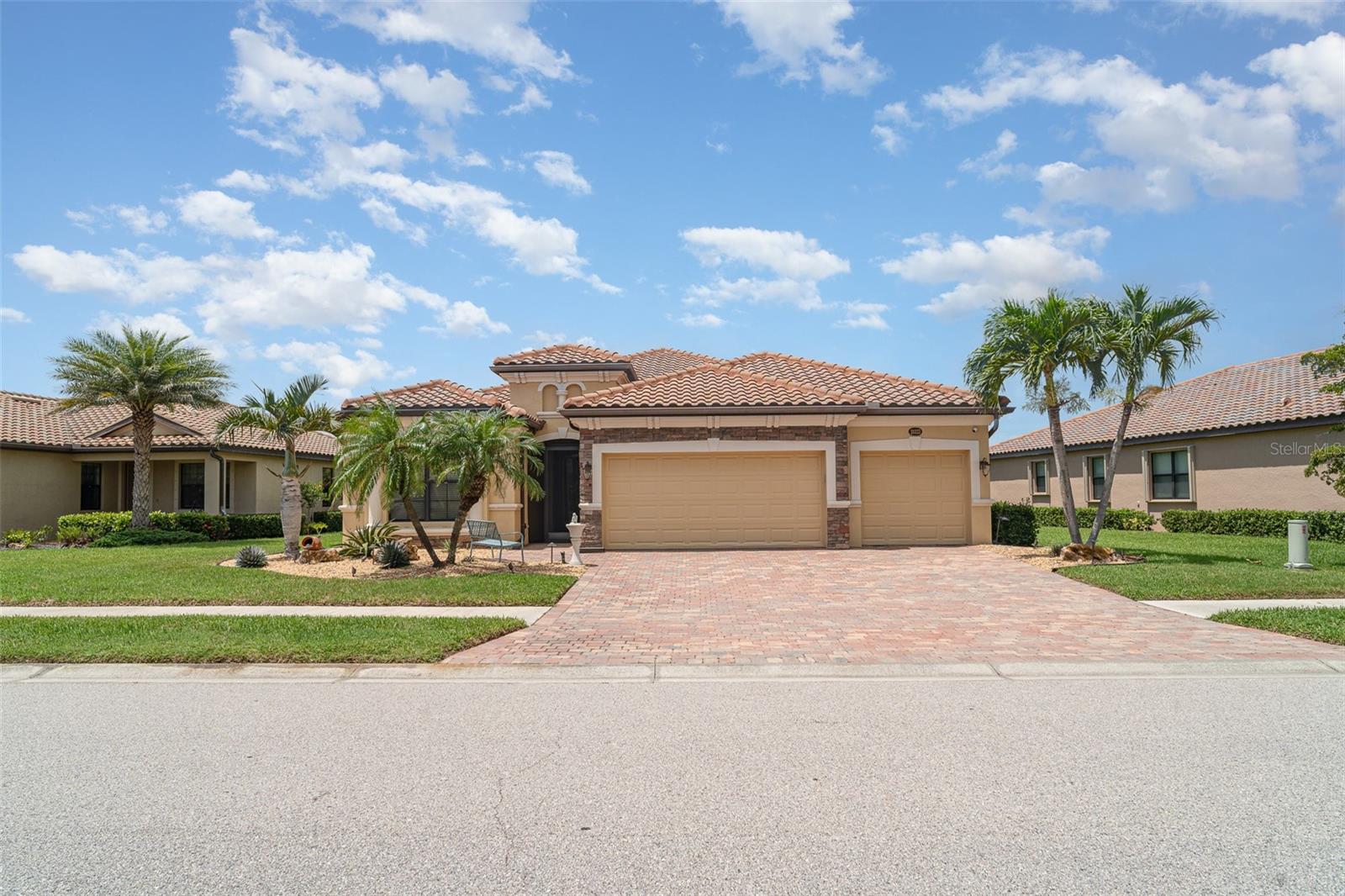 20323 Granlago Dr, Venice, FL 34293