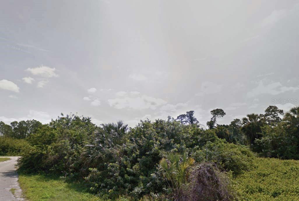 Hampshire Cir, North Port, FL 34288