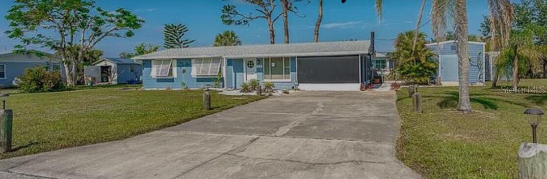 832 E 4th St, Englewood, FL 34223