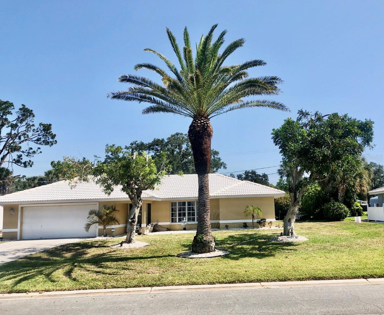 201 Chardin Dr, Nokomis, FL 34275