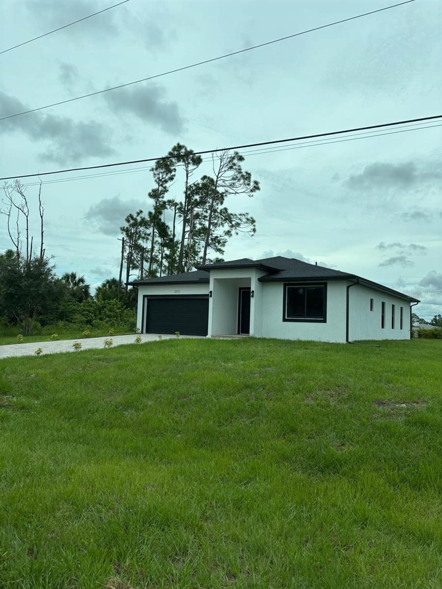 2572 Grandview Dr, North Port, FL 34288