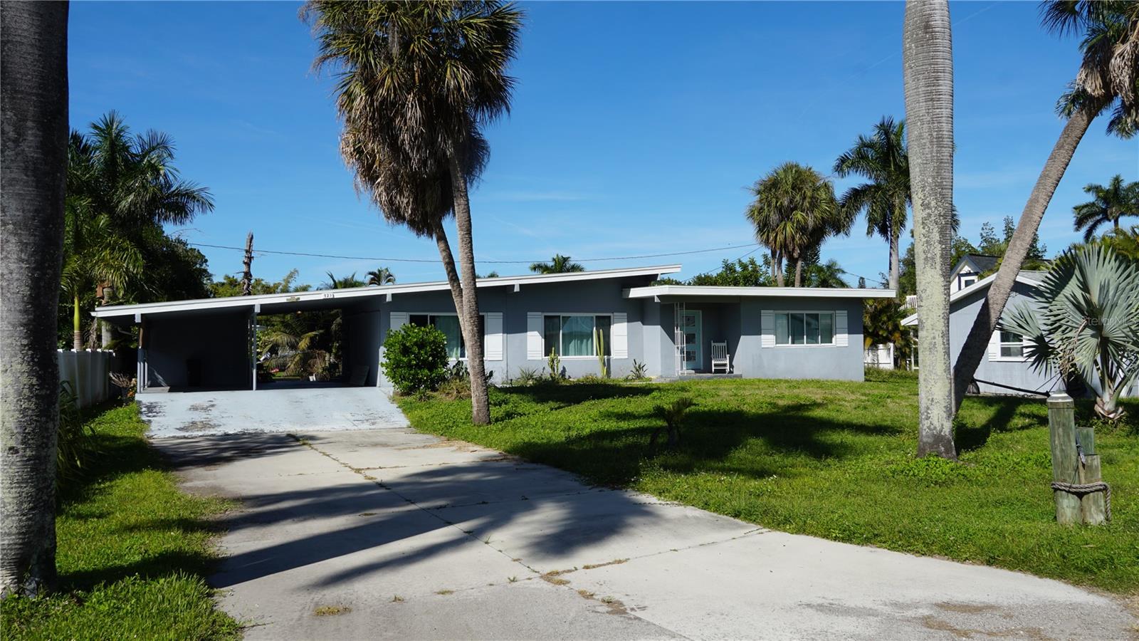 123 Standish Cir, North Fort Myers, FL 33903