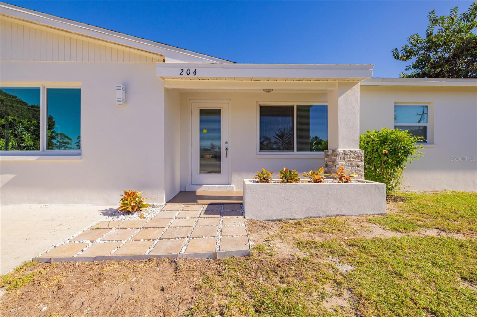 204 Alabama Ct, Lehigh Acres, FL 33936