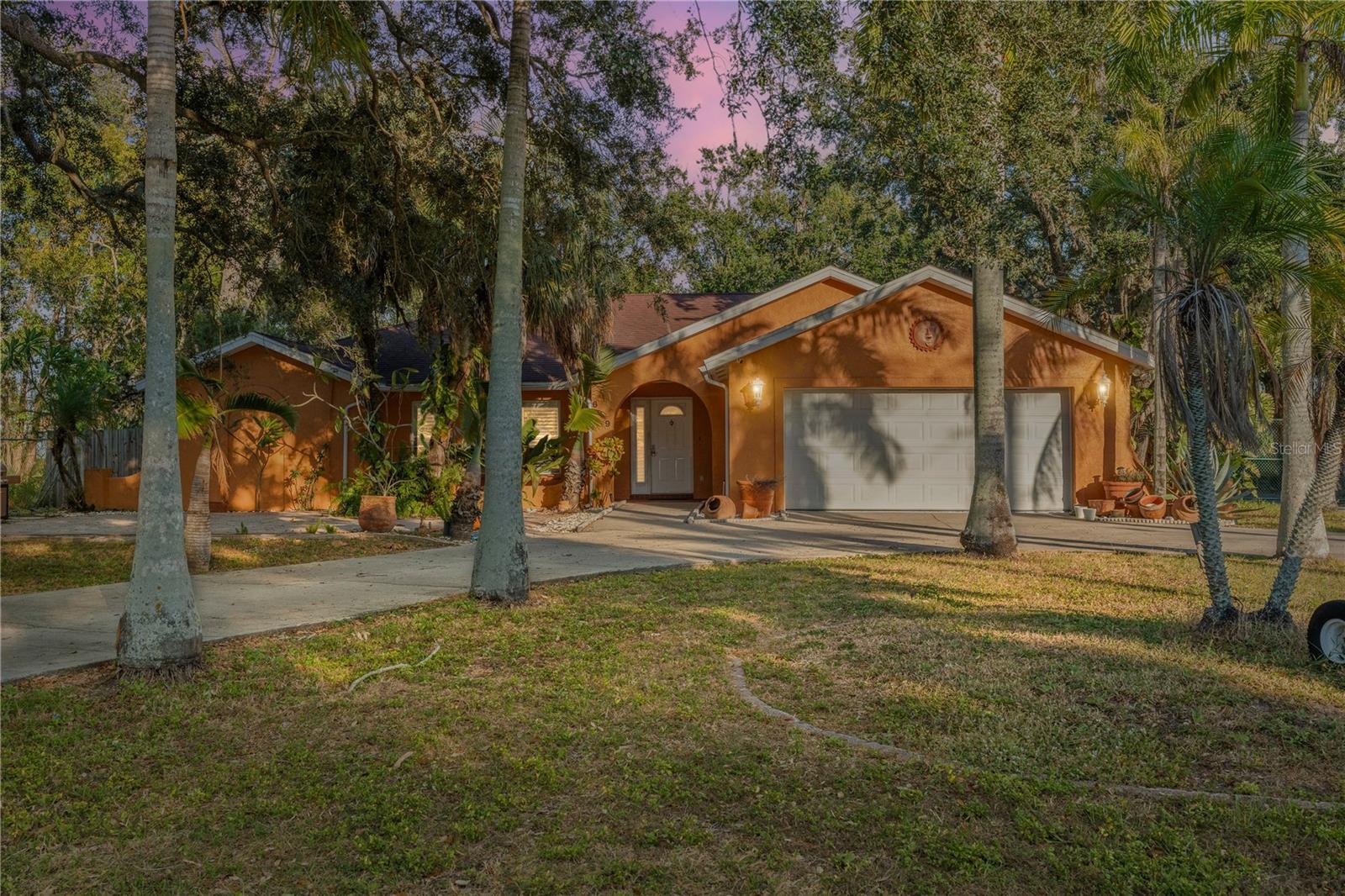 619 29th St E, Bradenton, FL 34208