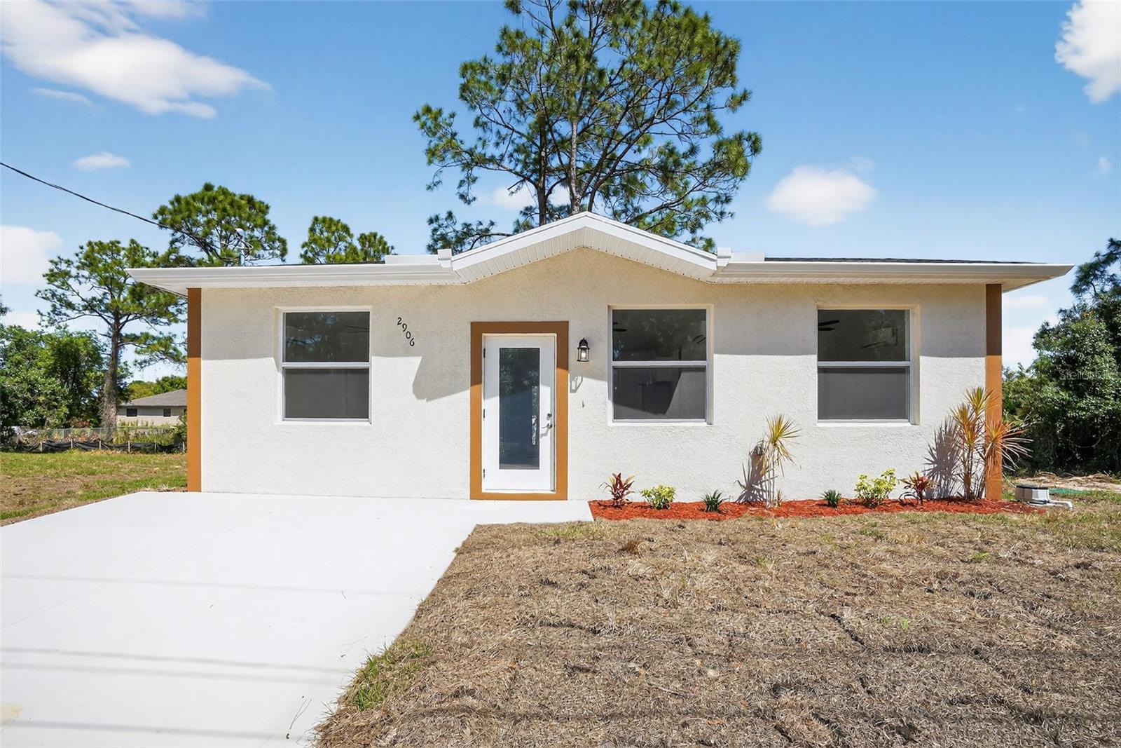 2906 52nd St W, Lehigh Acres, FL 33971
