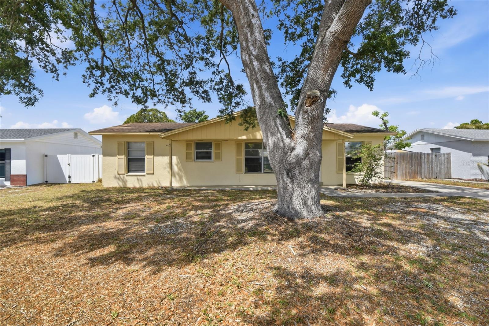 2706 40th St W, Bradenton, FL 34205