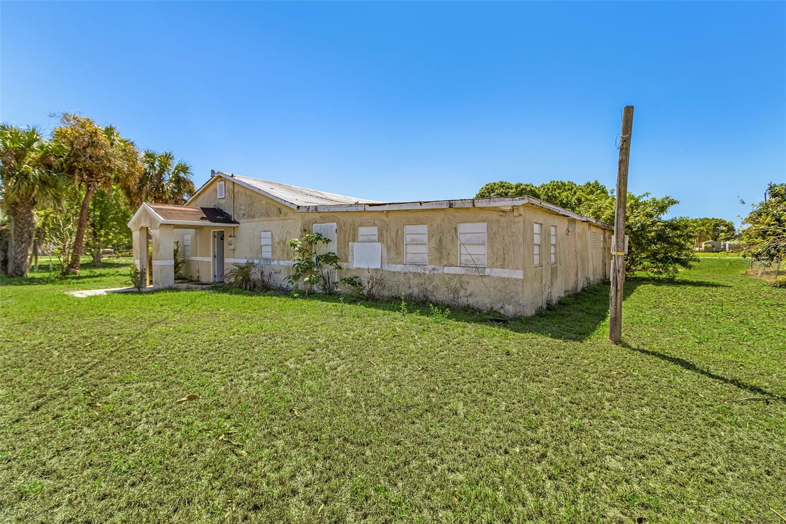 23090 Railroad Ave, Alva, FL 33920