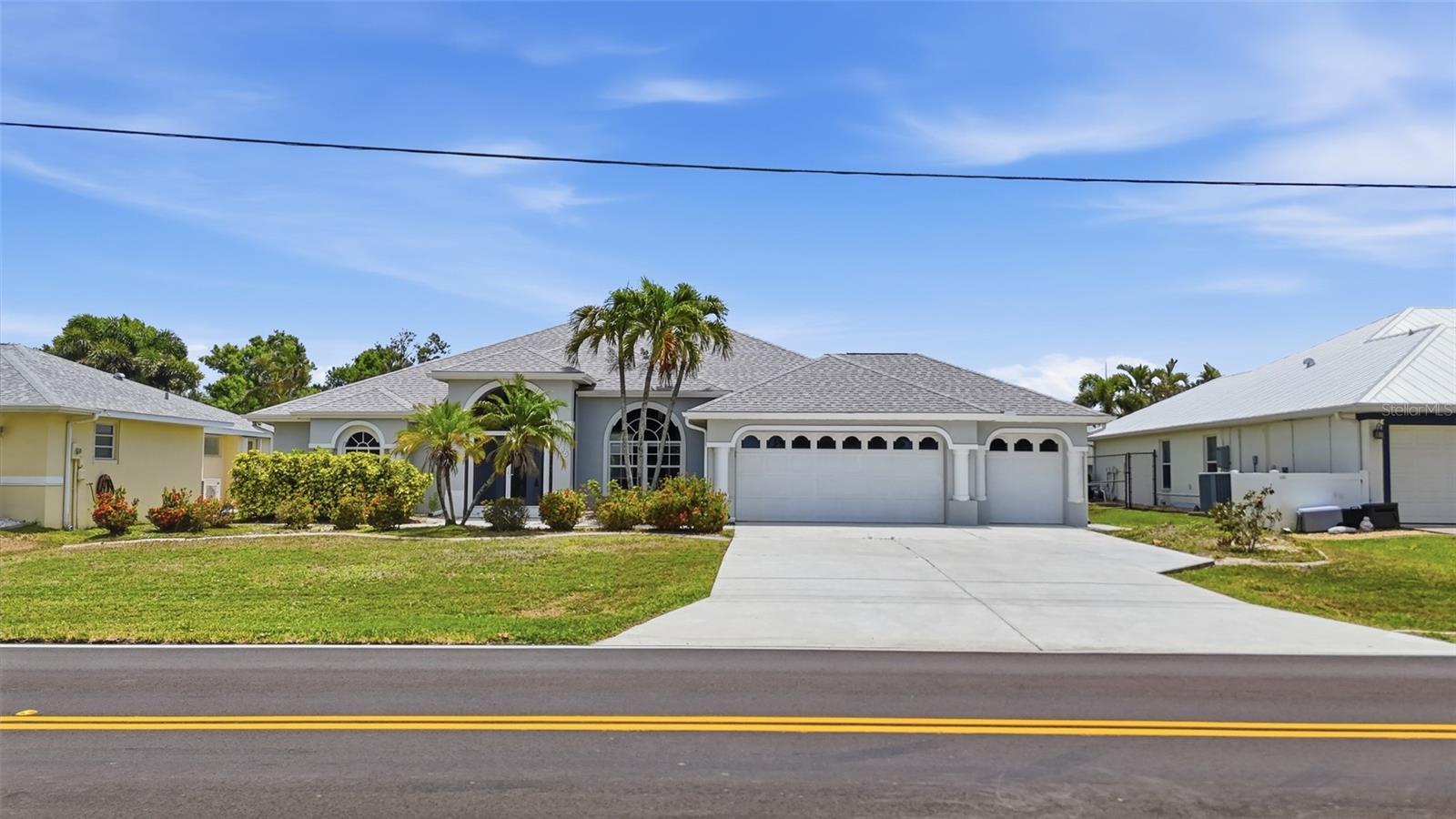 885 Rotonda Cir, Rotonda West, FL 33947