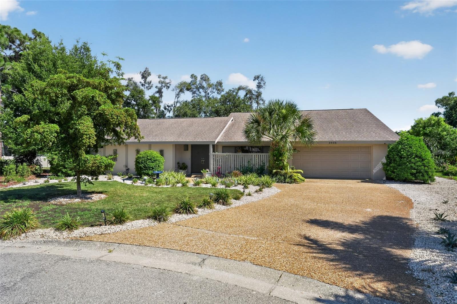 3935 Country View Ln, Sarasota, FL 34233