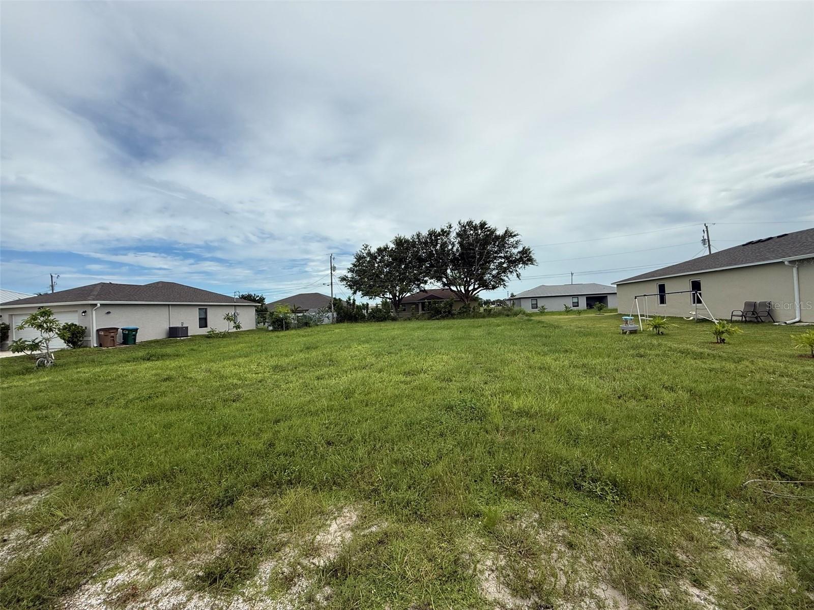 916 Ne 9th Ter, Cape Coral, FL 33909