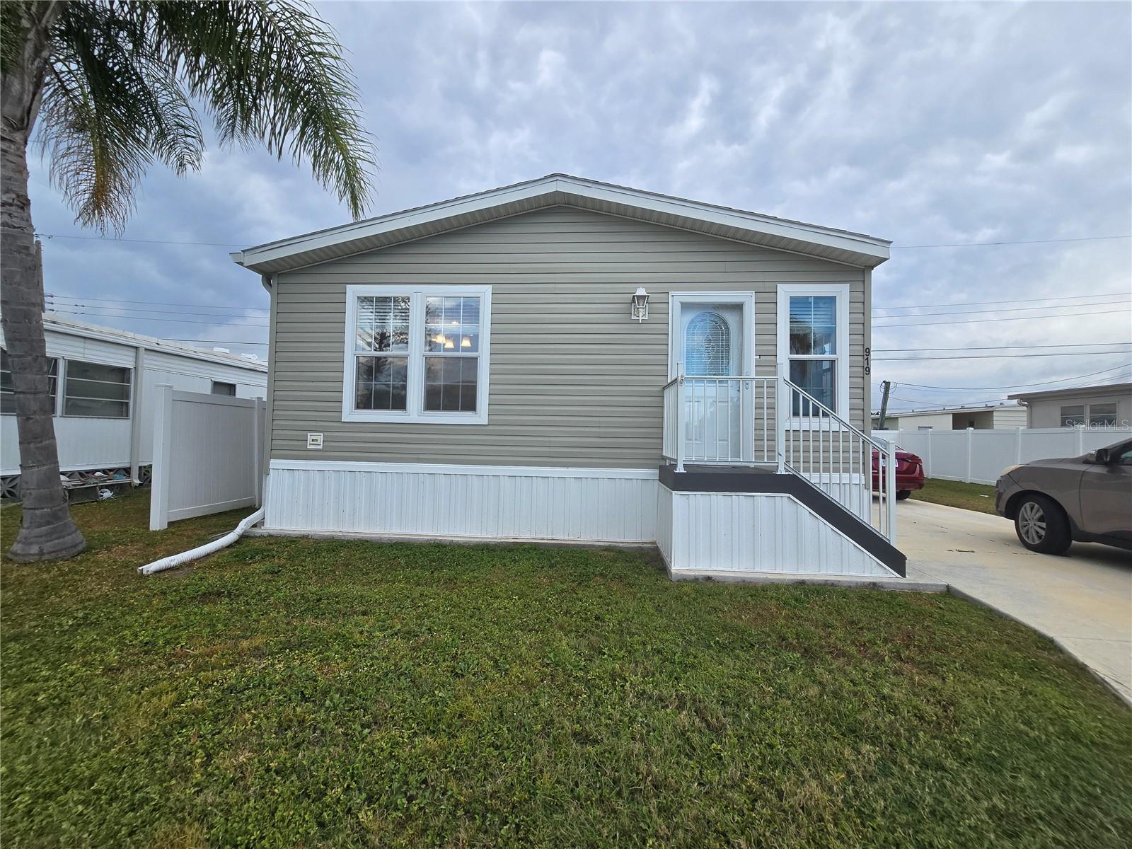 919 50th Ave W, Bradenton, FL 34207