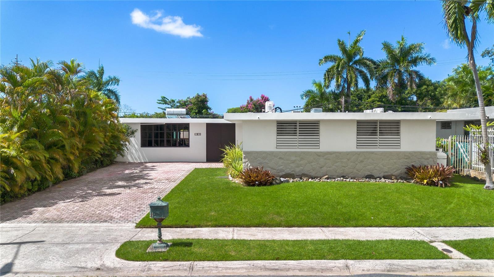 Urb. Torrimar Paseo De La Alhambra #1-16, Guaynabo, PR 00966