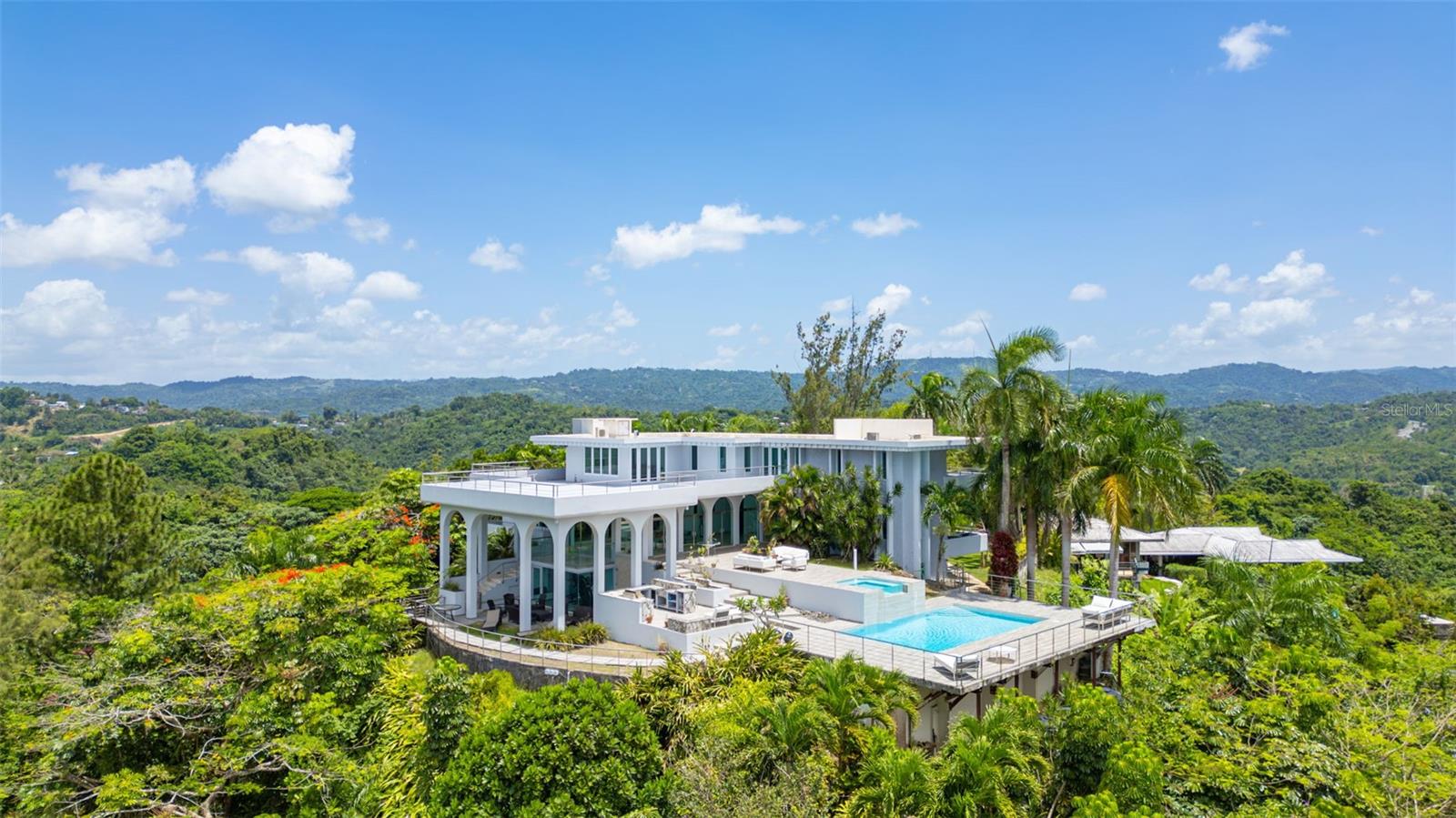 7 La Roca Street Beverly Hills, Guaynabo, PR 00965