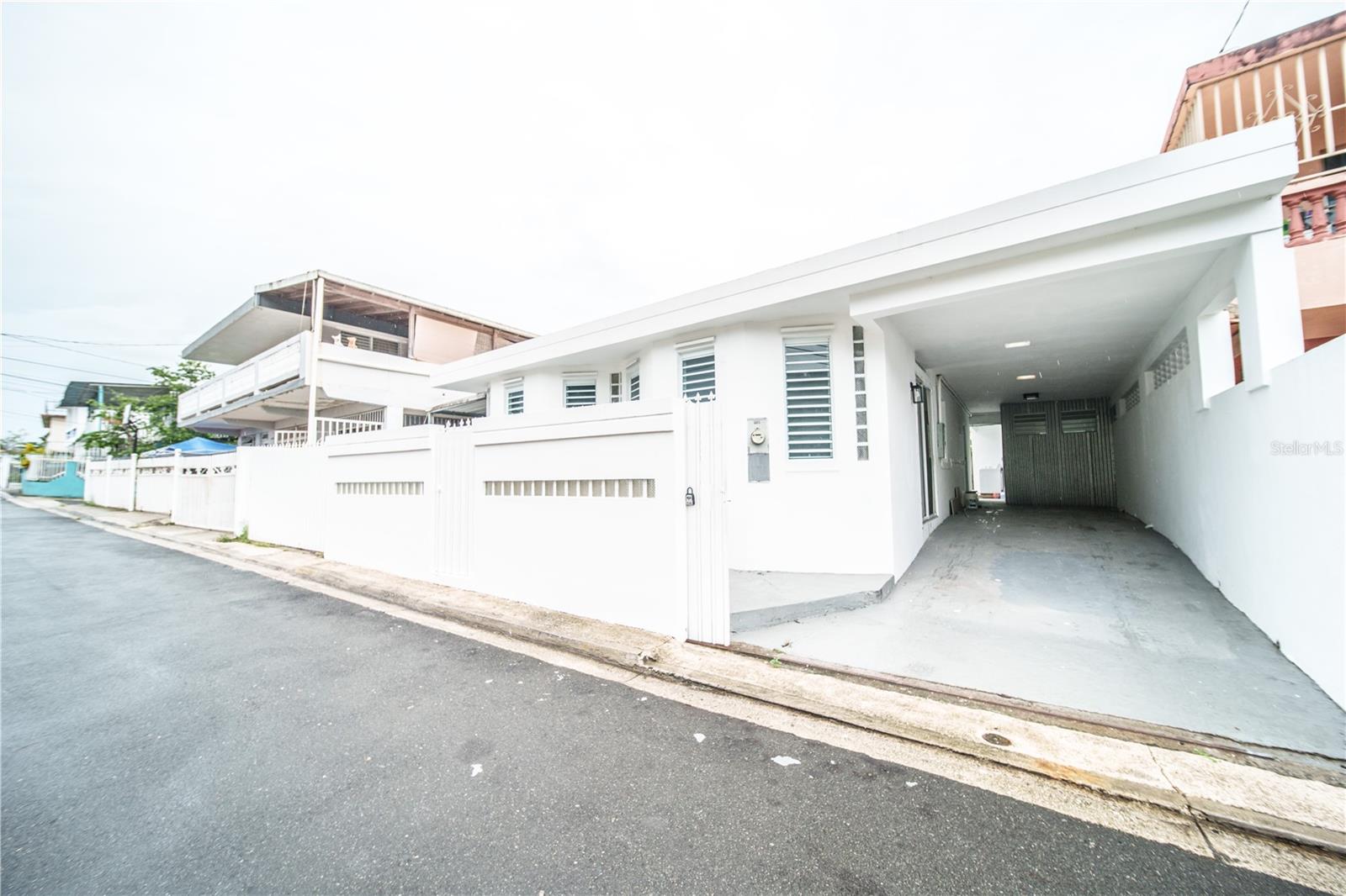 353 Principal, Carolina, PR 00985