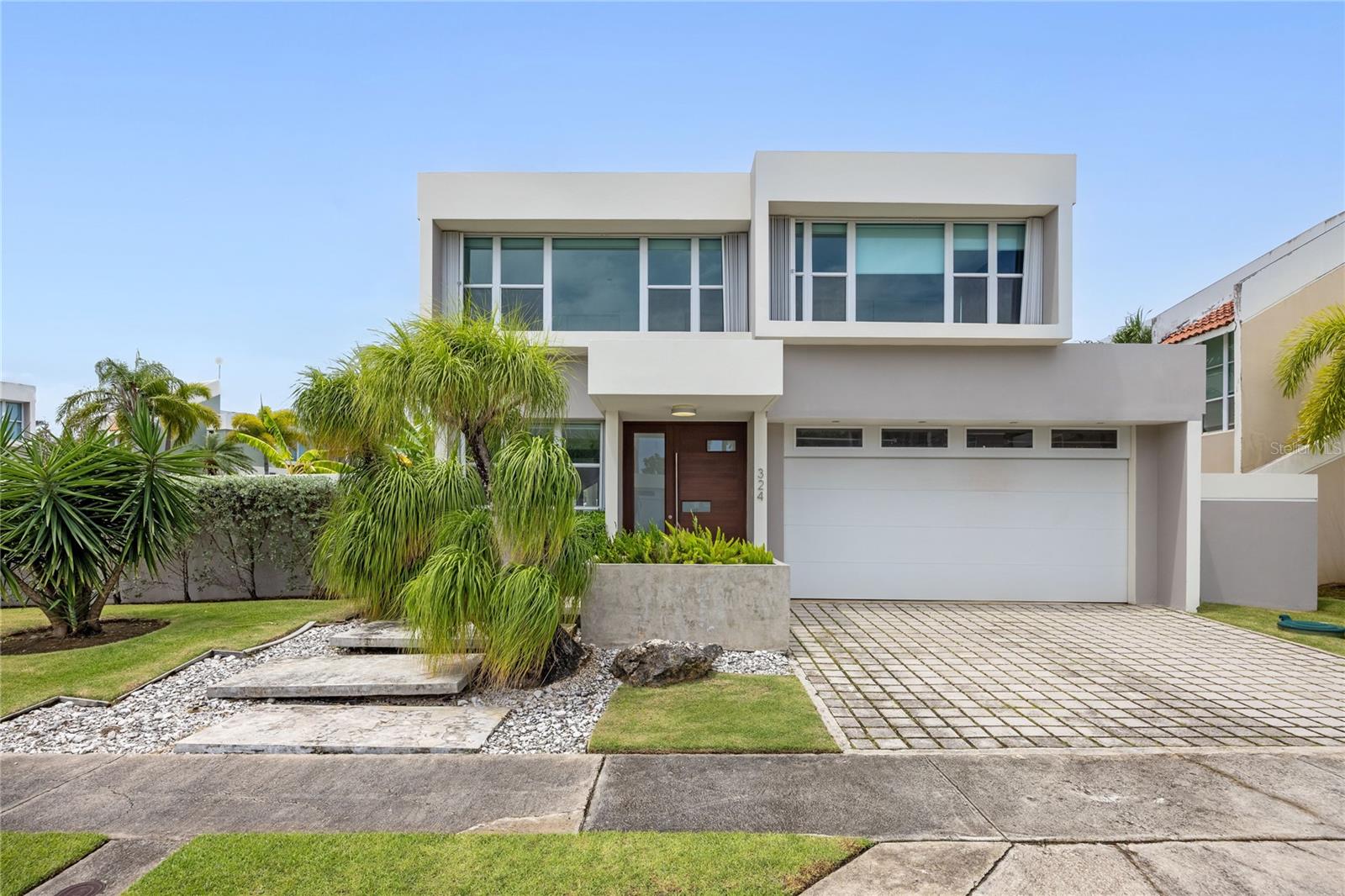 P-25 Delfin Street, Dorado, PR 00646