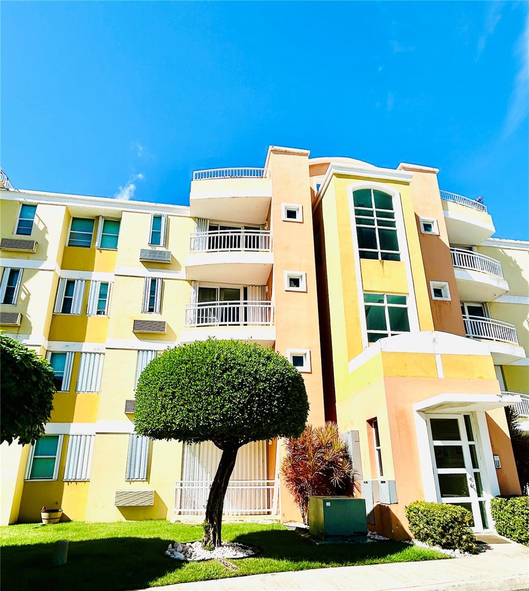187 Sector El Martillo, Barrio Mediania Alta #F-304, Loiza, PR 00772