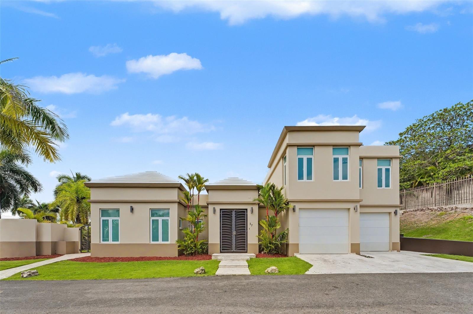 37 Paseo Las Palmas, Dorado, PR 00646