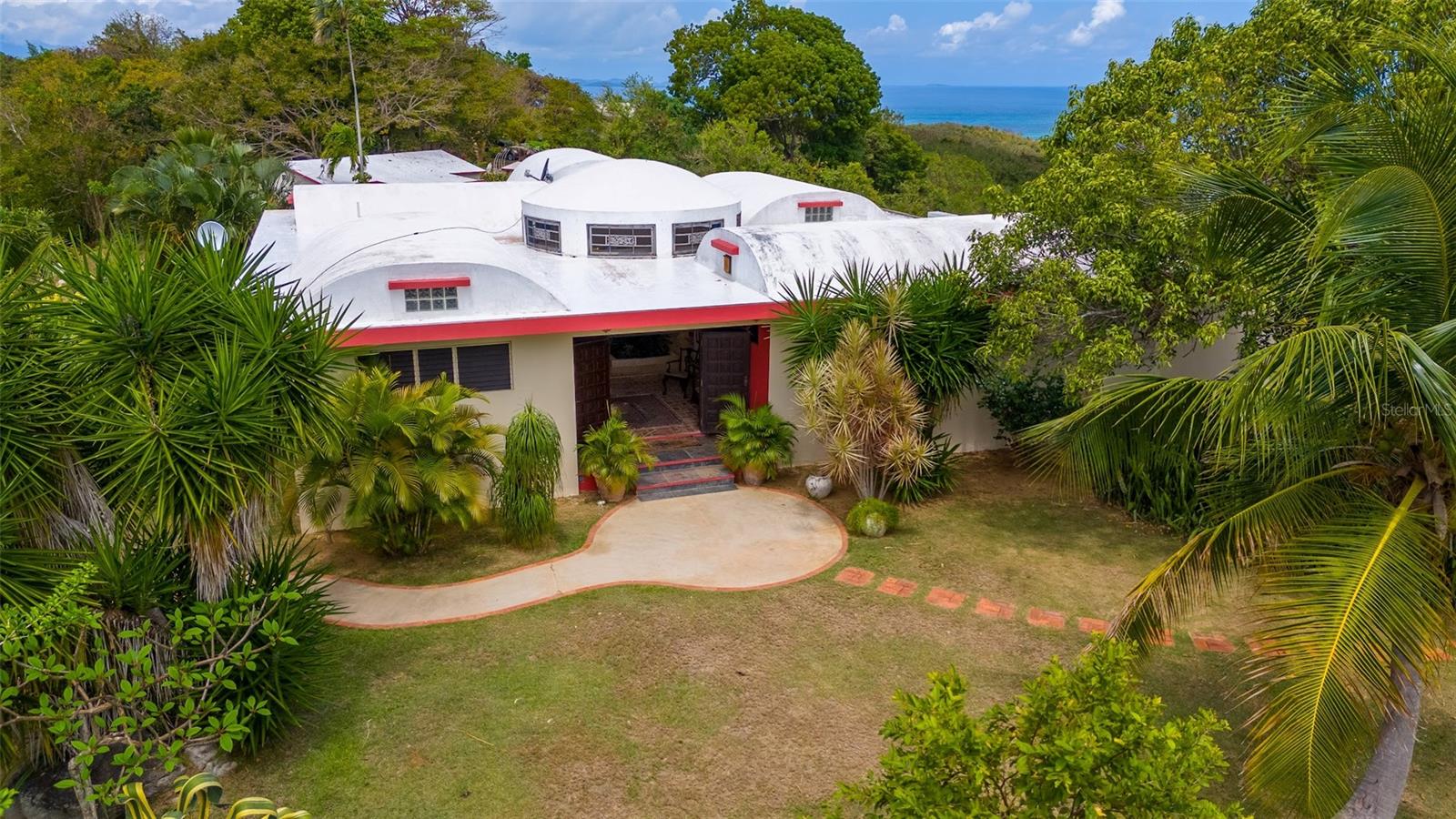 B Pilon, Vieques, PR 00765