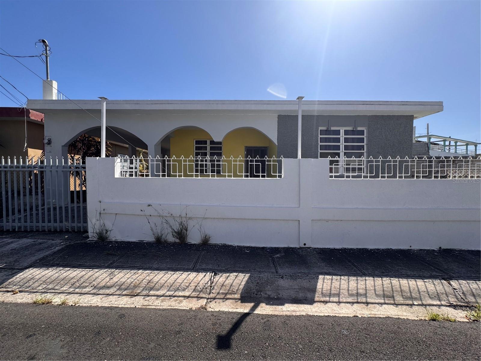 737(M-33), 3 St. Llanos Del Sur, Ponce, PR 00730