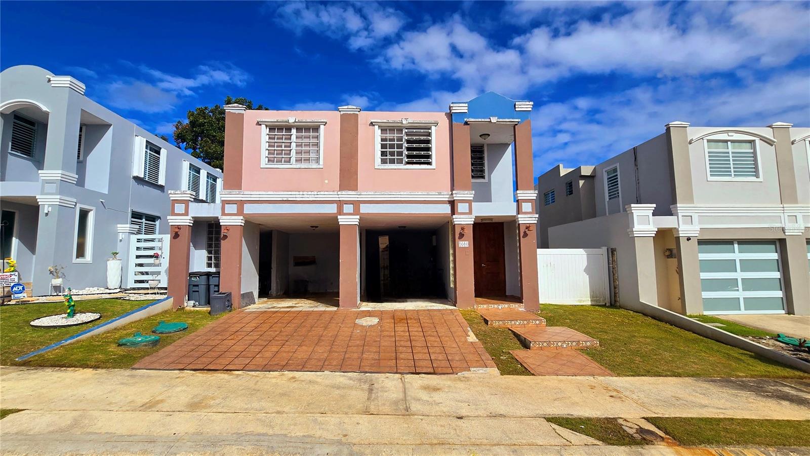 Italia Urb. Plaza De La Fuente #1010, Toa Alta, PR 00953