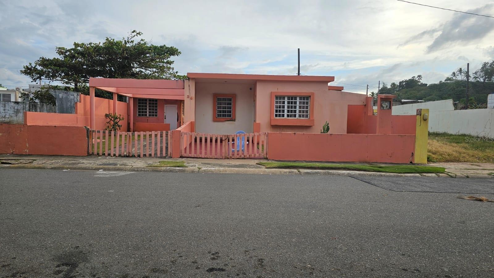 Urb. Duhamel Barrio Hato Abajo, Arecibo, PR 00612
