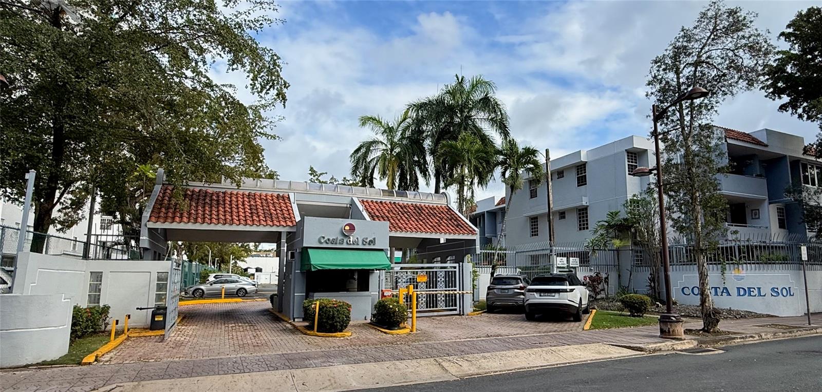 5870 José M. Tartak #B1, Carolina, PR 00979