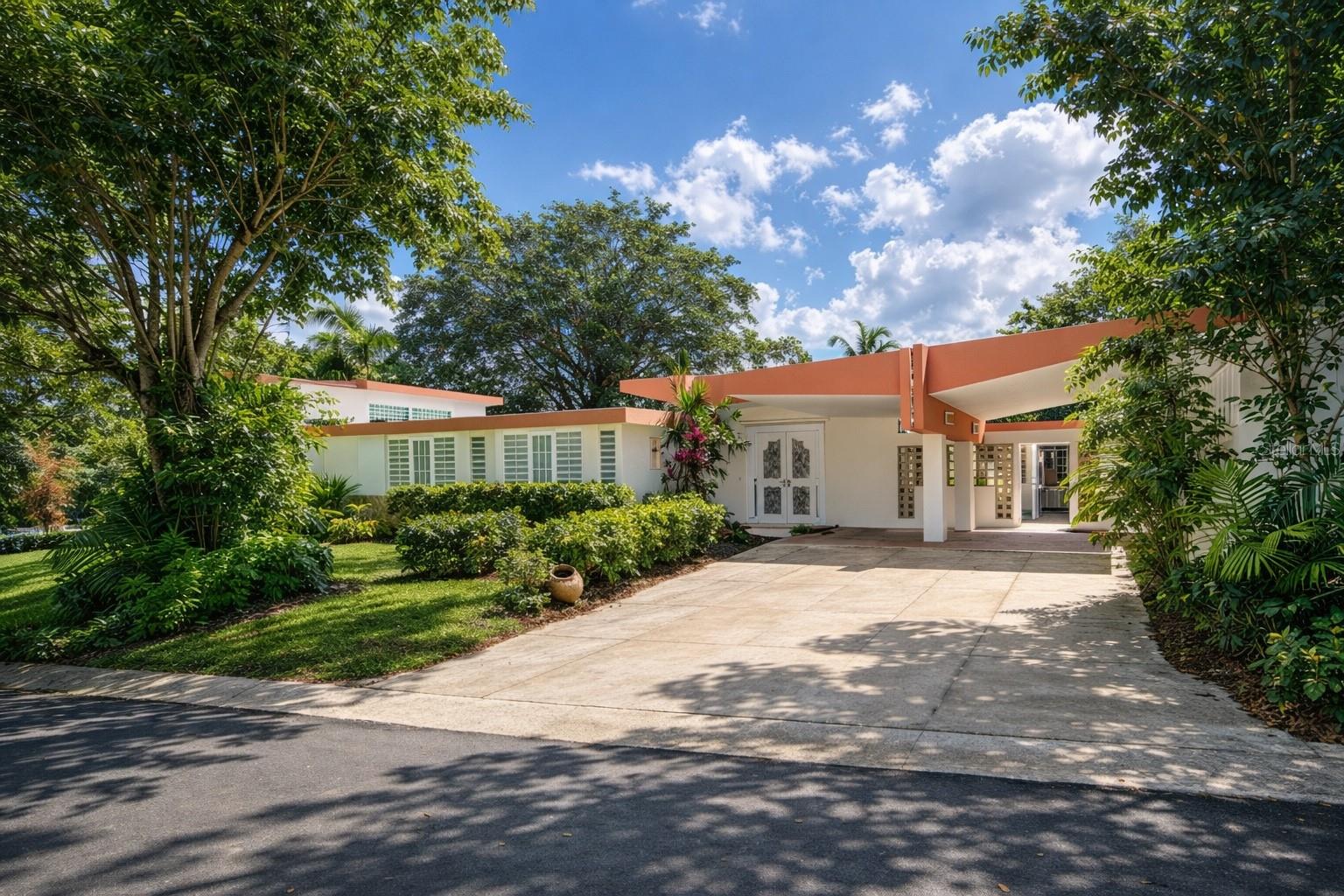 2 Valley View Drive, Caguas, PR 00725