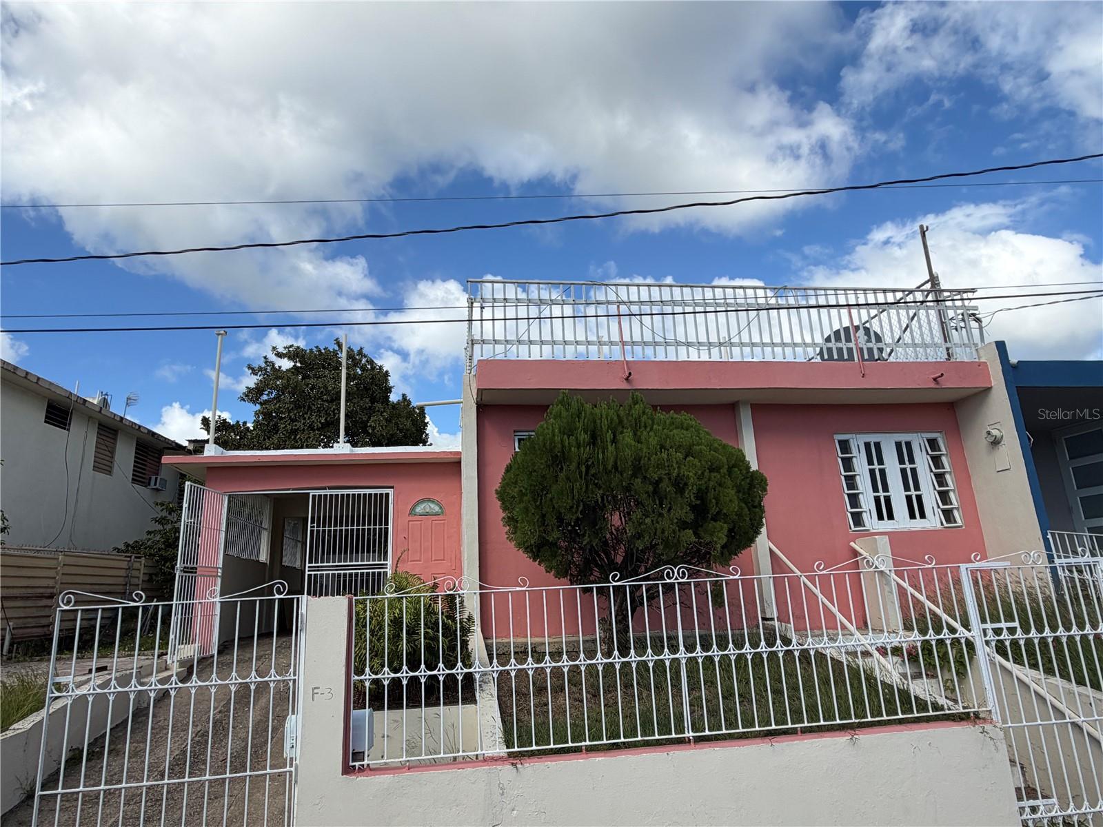 1 Blq F 3 Esteban Cruz (1) St, Guayama, PR 00784