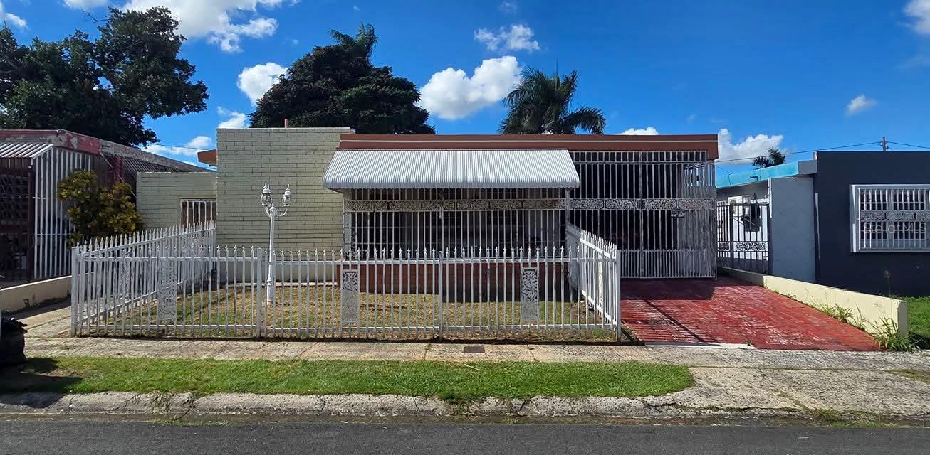 Calle 17 Y 10 Ext Villa Rica, Bayamon, PR 00956