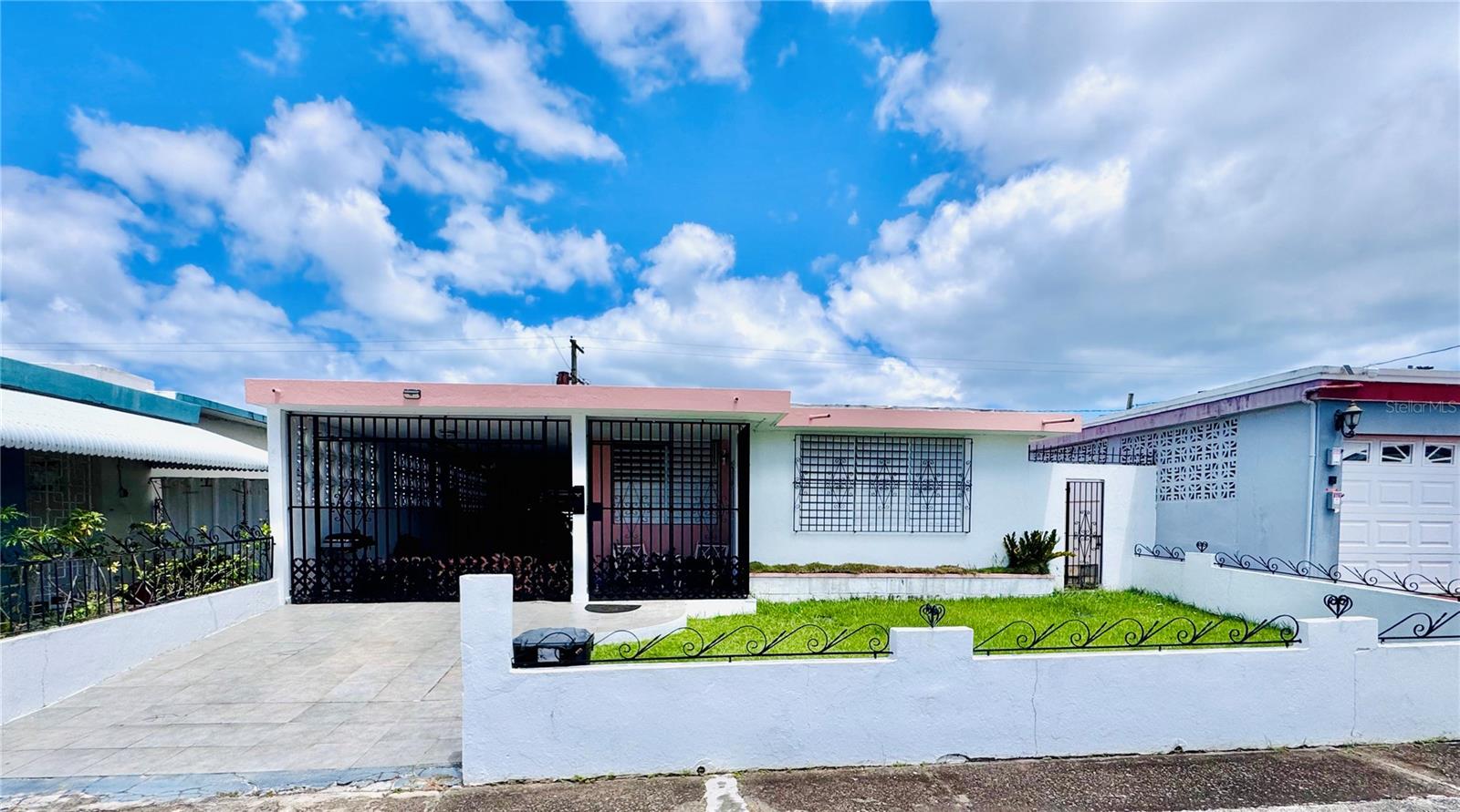 Calle 232 Country Club #Jf-33, Carolina, PR 00982
